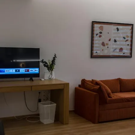 Kanari Elegant And Cozy Apartment