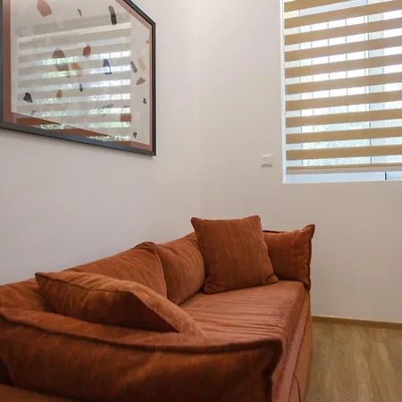 Kanari Elegant And Cozy Apartment