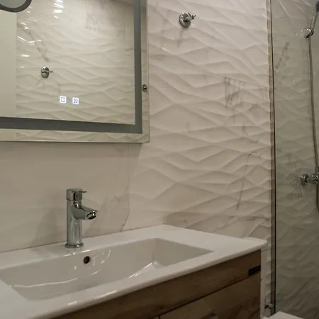 Kanari Elegant And Cozy Appartamento