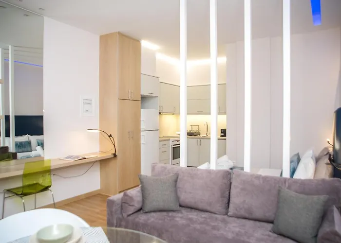 Kanari Elegant And Cozy Apartment