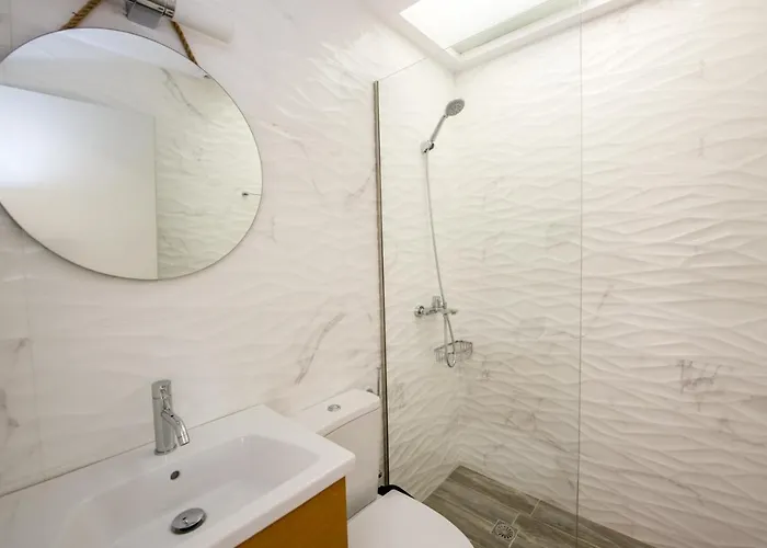 Kanari Elegant And Cozy Каламата